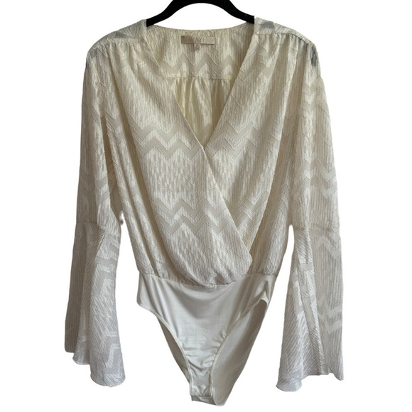 WAYF White & Gold Textured Metallic Bell Sleeve Bodysuit, Size XS - Picture 2 of 8